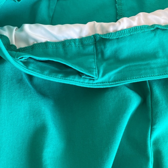 Chico’s So Slimming Crop Pants. Green. Size 1.5 - Picture 4 of 4